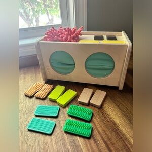 Lovevery sensory tactile guessing box!
